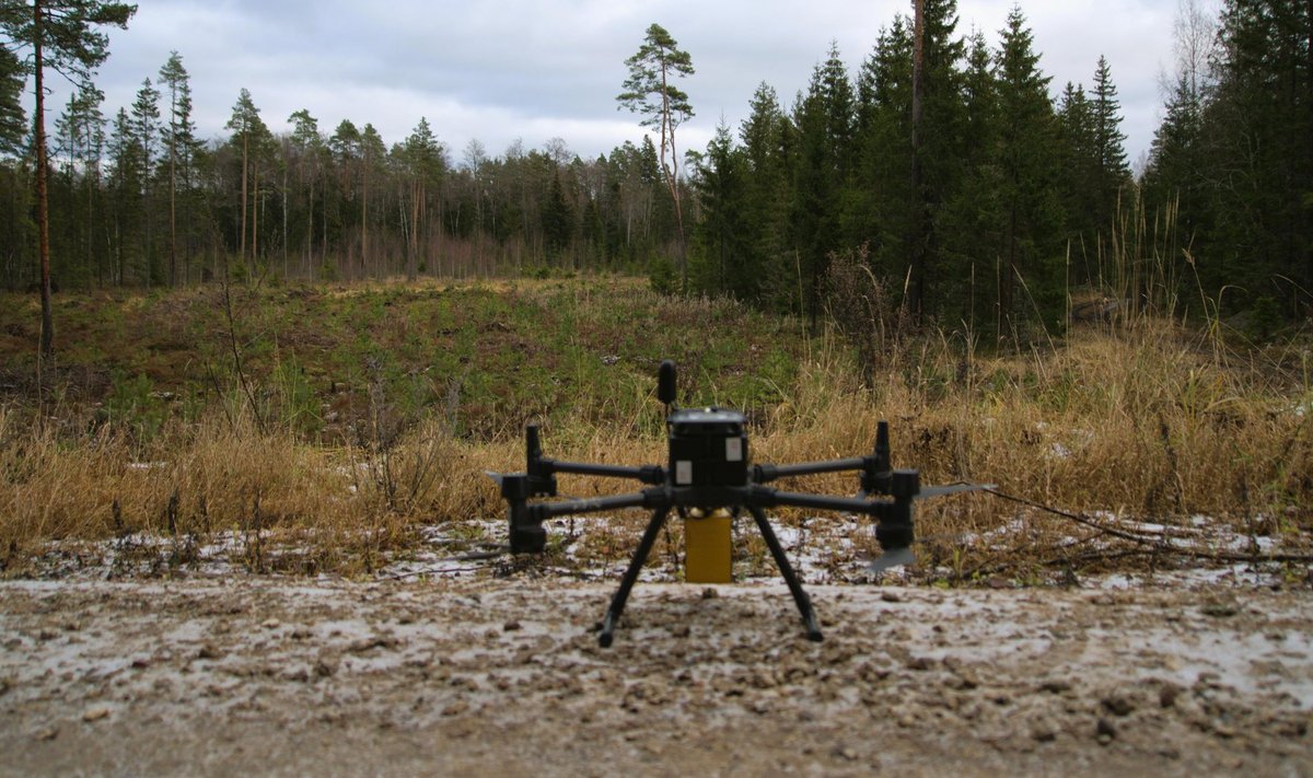 Hepta Airborne’i droon koos LiDAR-seadmega tööpostil Aegviidus.