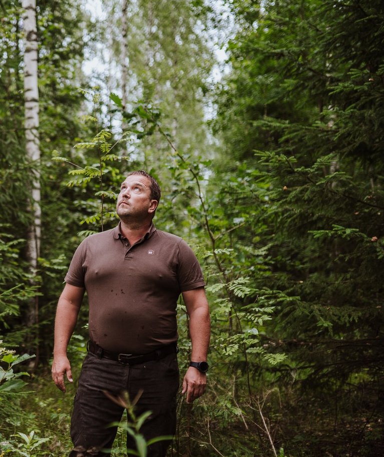 Protestiks riigiameti mastaapsetele keeldudele pani metsaettevõte Valga Puu kogu oma tehnika seisma ja saatis töötajad sundpuhkusele, firma juht Andres Olesk on kinnitanud, et see toob riigile kaasa 1,5 miljoni euro suuruse kahjunõude.
