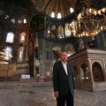 Moslemid kogunesid täna esimest korda pärast taas mošeeks muutmist Hagia Sophiasse reedesele palvele