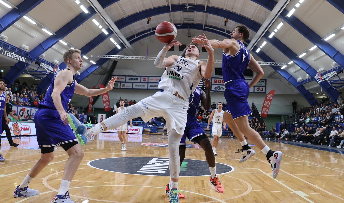 Kalev/Cramo vs Gröningeni Donar.