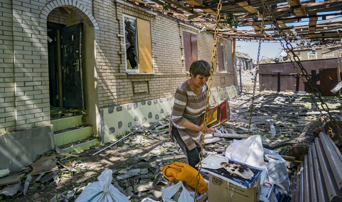 Разрушенный обстрелом российской армии дом в Донецкой области