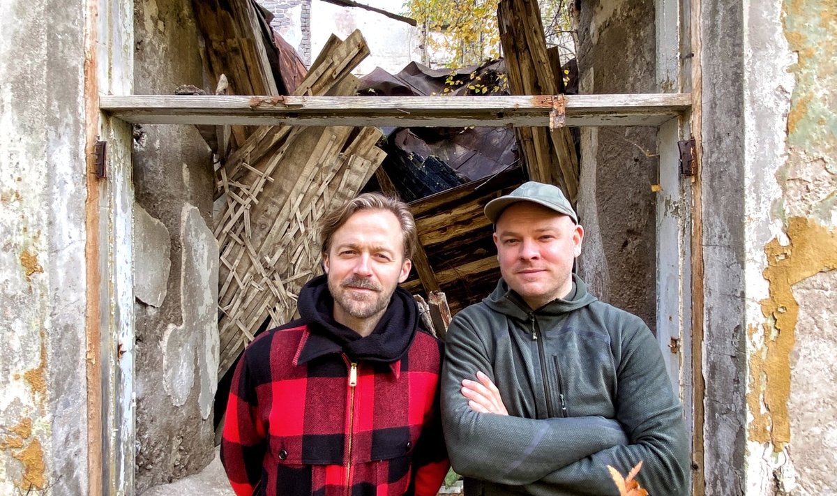 MEIL ON AJALUGU: Fotograaf Kaupo Kikkas (paremal) ja muusik ning helilooja Erki Pärnoja on varemgi koostööd teinud. Nüüd on valmimas uus teos „Jäljed".