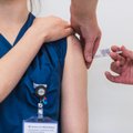 Kuni pooled hooldekodude töötajad keelduvad koroonavaktsiinist, eakaid mõjutavad lähedased