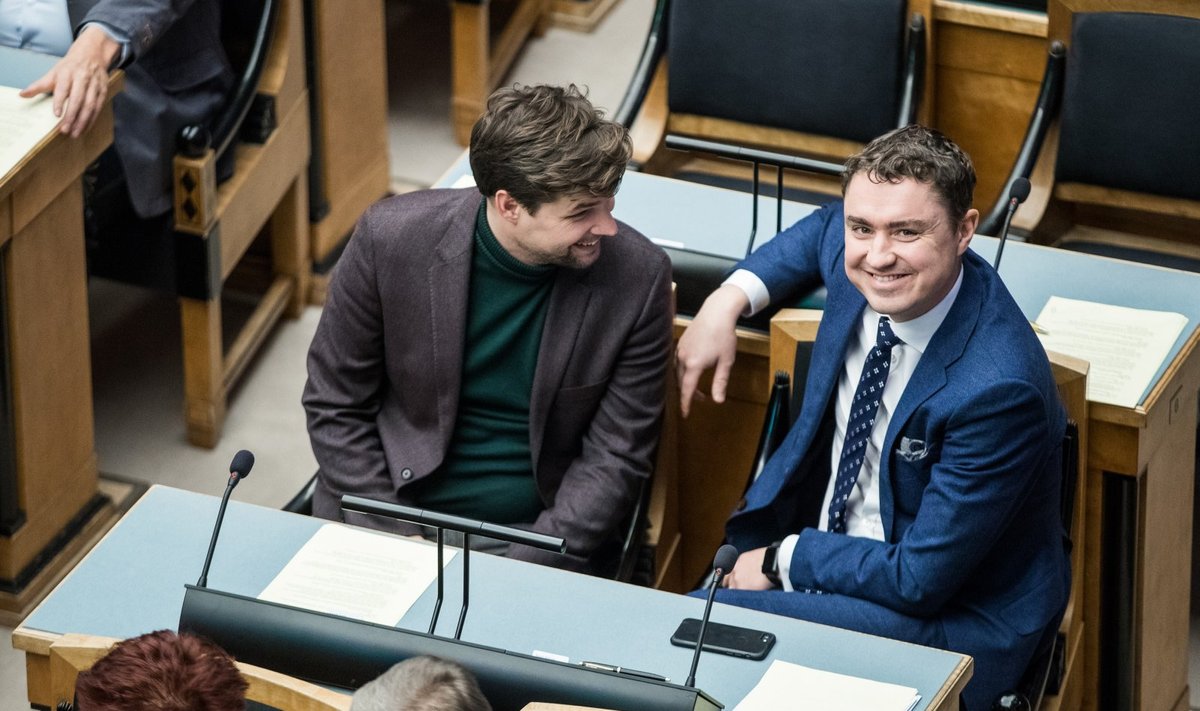 UBERI SUUVOODER: Peaminister Taavi Rõivase (paremal) parem käsi Kalle Palling (Rõivase paremal käel) tegutses riigikogu liikmena lobistide heaks.