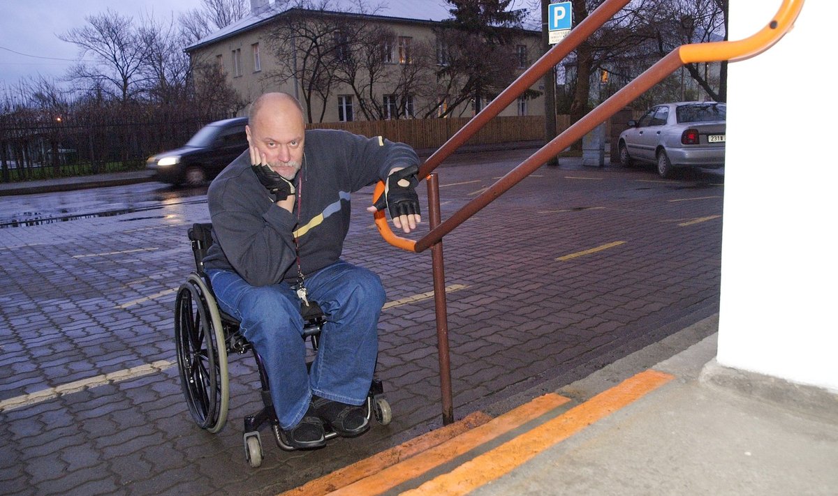 Jüri Järve, kes tegutseb ligipääsetavuse spetsialistina, liigub ka ise ratastoolis.