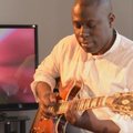 VIDEO: Abdul Turay mängib kitarri, lõhub puid, poksib ja räägib, miks just teda tuleb Euroopasse saata