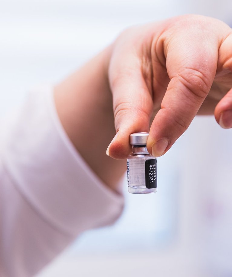 Ka praegused vaktsiinid kaitsevad omikrontüvega nakatumise puhul raske haigestumise eest.