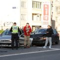 ФОТО | В Ласнамяэ столкнулись два автомобиля: женщине с ребенком вызвали скорую