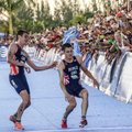 FOTOD JA VIDEO: Triatloni MK-sarja südamlik lõpp: olümpiavõitja talutas veel lõpusirge alguses võistlust juhtinud venna üle finišijoone