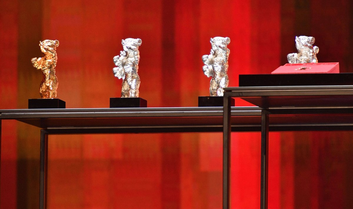 Berlinale Bären bei der Closing Ceremony mit Preisverleihung auf der Berlinale 2023 / 73. Internationale Filmfestspiele