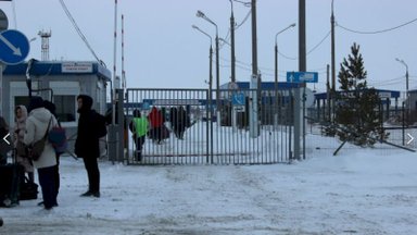 ФОТО | Без очередей, но с запретами: как работает пункт пропуска на границе Казахстана и Челябинской области