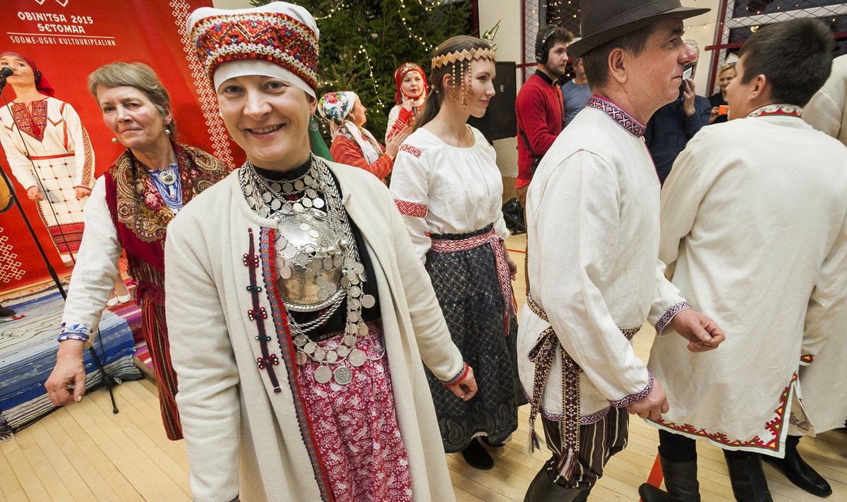 Obinitsa lõpetas soome-ugri kultuuripealinnaks olemise, ühtlasi peeti talsipüha