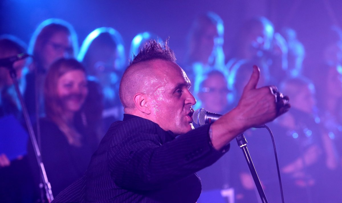 The Membranes ja kammernaiskoor Sireen kinos Sõprus