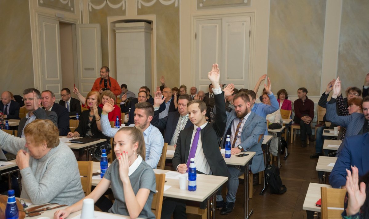 Andrus Punt (lillas lipsus) Tartu linnapea valimistel 2017. aastal.