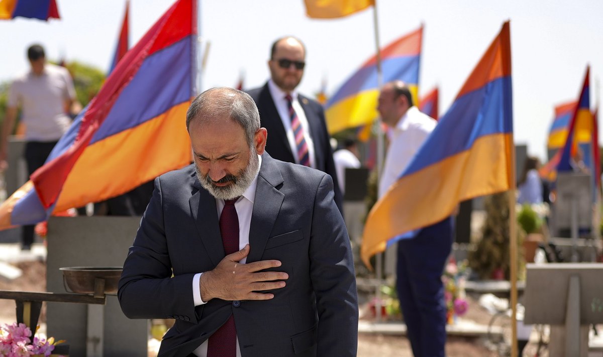 Armeenia peaminister Nikol Pašinjan mälestamas Armeenia ja Ašerbaidžaani 2020. aastal toimunud kuuenädalase Mägi-Karabahhi konflikti hukkunuid.