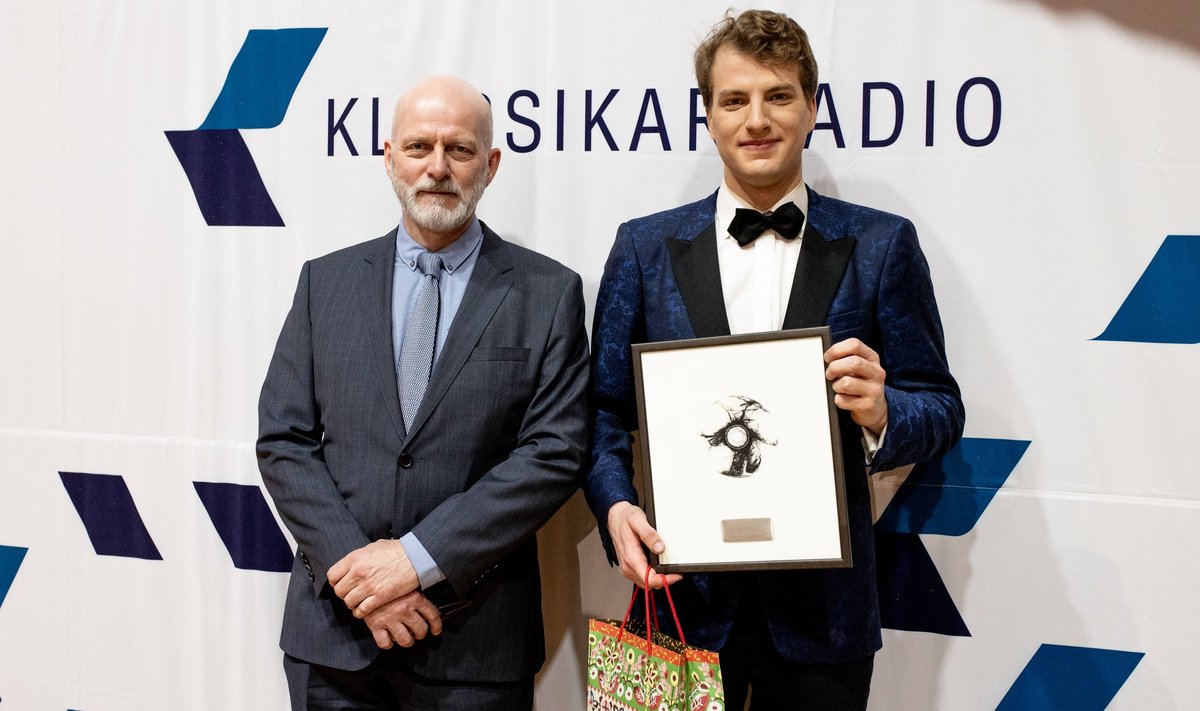 Aasta muusiku tiitli üleandmine.