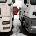 ”Правый сектор” начал бессрочную блокаду российских фур в Закарпатье