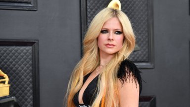KLÕPS | Avril Lavigne toob tagasi ühe nullindate soengutrendi, mida ta ka toona täiega rokkis