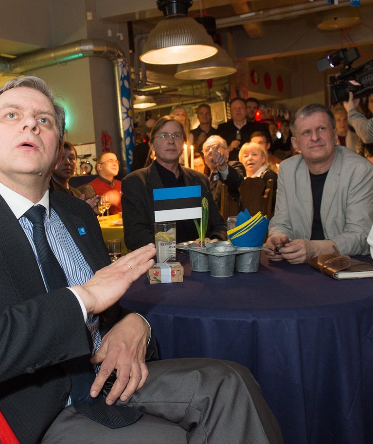 Vabaerakonna valimispidu 2015. aasta kevadel. Vasakul erakonna esimees Andres Herkel.