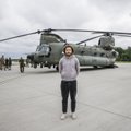 ВИДЕО | „Он стреляет. Но сейчас не вооружен“: журналист RusDelfi совершил полет на военном вертолете НАТО