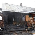 FOTOD | Nõo vallas põles maja, üks inimene sai viga