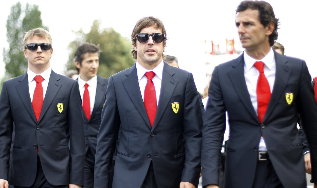 Vasakult: Kimi Räikkönen, Fernando Alonso ja Pedro de la Rosa