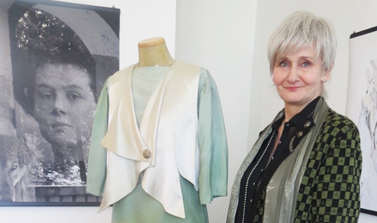 Moekunstnike ühenduse näituse avamine Kastellaanimaja galeriis. Juta Piirlaid oma loominguga, käsitsi maalitud siidkomplekti ja fotokollaažiga.