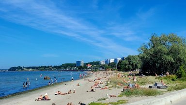 Tallinna südalinna on tekitatud mitteametlik ujumisrand: inimesed-koerad rõõmsalt koos, vee kvaliteeti ei kontrolli keegi