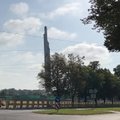 VIDEO | Riias langes Võidu väljaku punamonumendi viimane tükk, 79-meetrine obelisk 