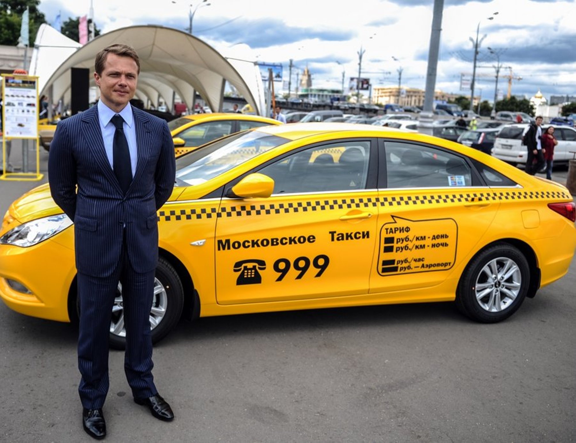 Водитель такси россия. Машина "такси". Автомобиль «такси». Московское такси.