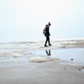 ФОТО | Смотрите, какое чудо: на пляжах Юрмалы появились “ледяные яйца”