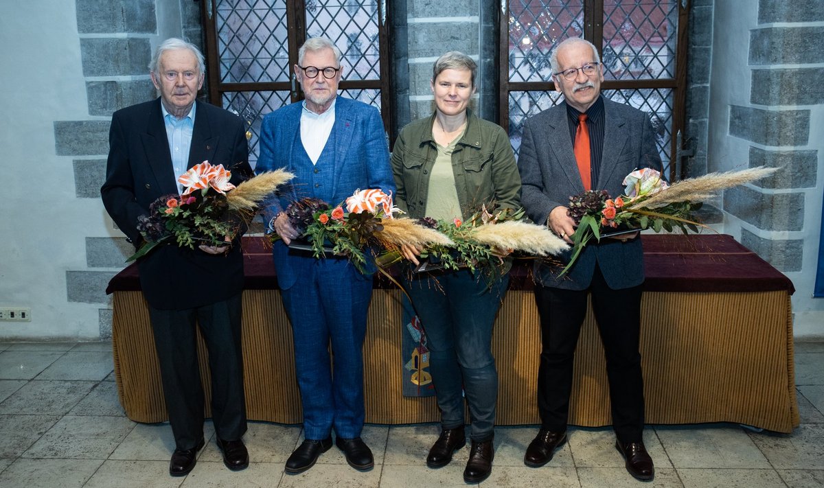 Kristjan Raua nimelise aastapreemia pälvisid Rein Raamat (vasakult), Tiit Pääsuke, Elo Liiv ning Jaan Pärn.