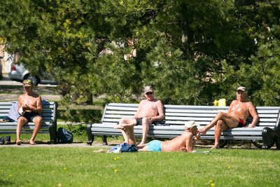 Kuumad ilmad toovad paljudele kaasa terviseprobleeme.