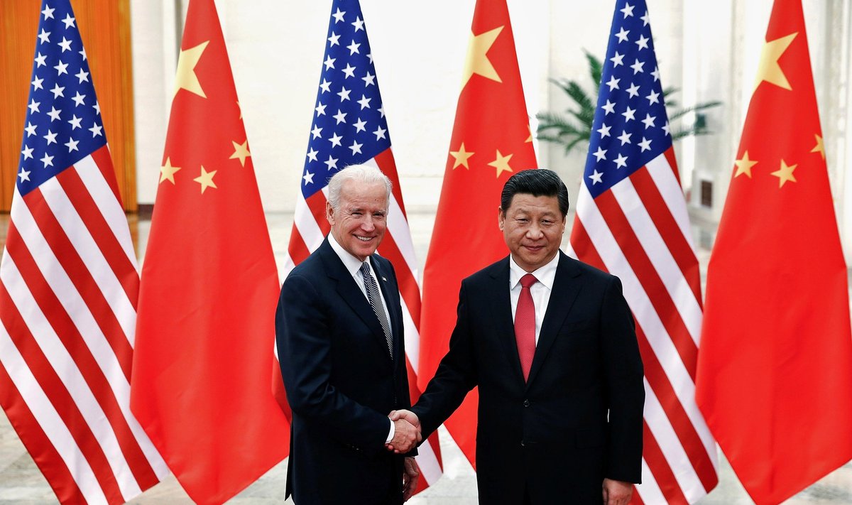 USA president Joe Biden (vasakul) kohtus Hiina liidriga 2013. aastal, siis oli ta veel Ameerika Ühendriikide asepresident.