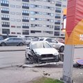 FOTO | Mustamäel on liiklus avarii tõttu mõnevõrra häiritud, juht lahkus sündmuskohalt