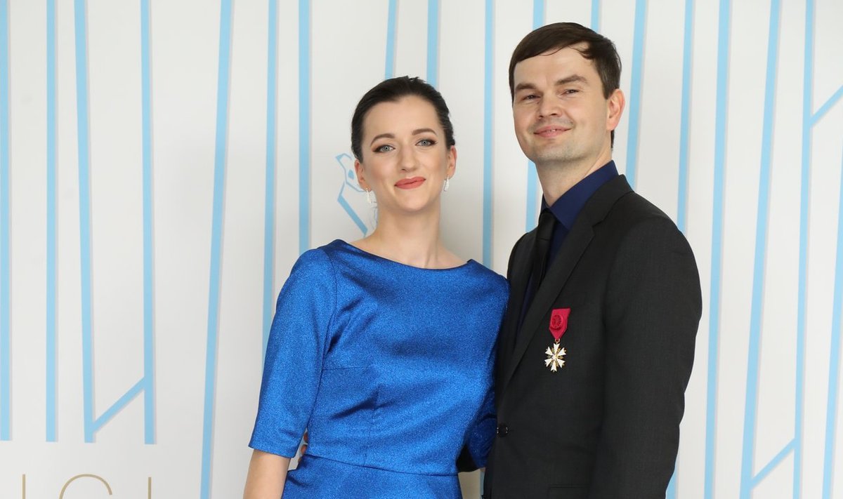 Teatri aastaauhinna naisepeaosa laureaat pr Marian Heinat ja hr Vaiko Eplik