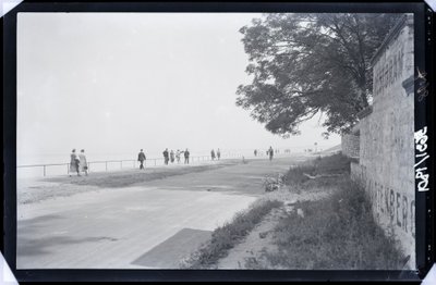 Jalutajad Pirita teel 1930. aastatel. 