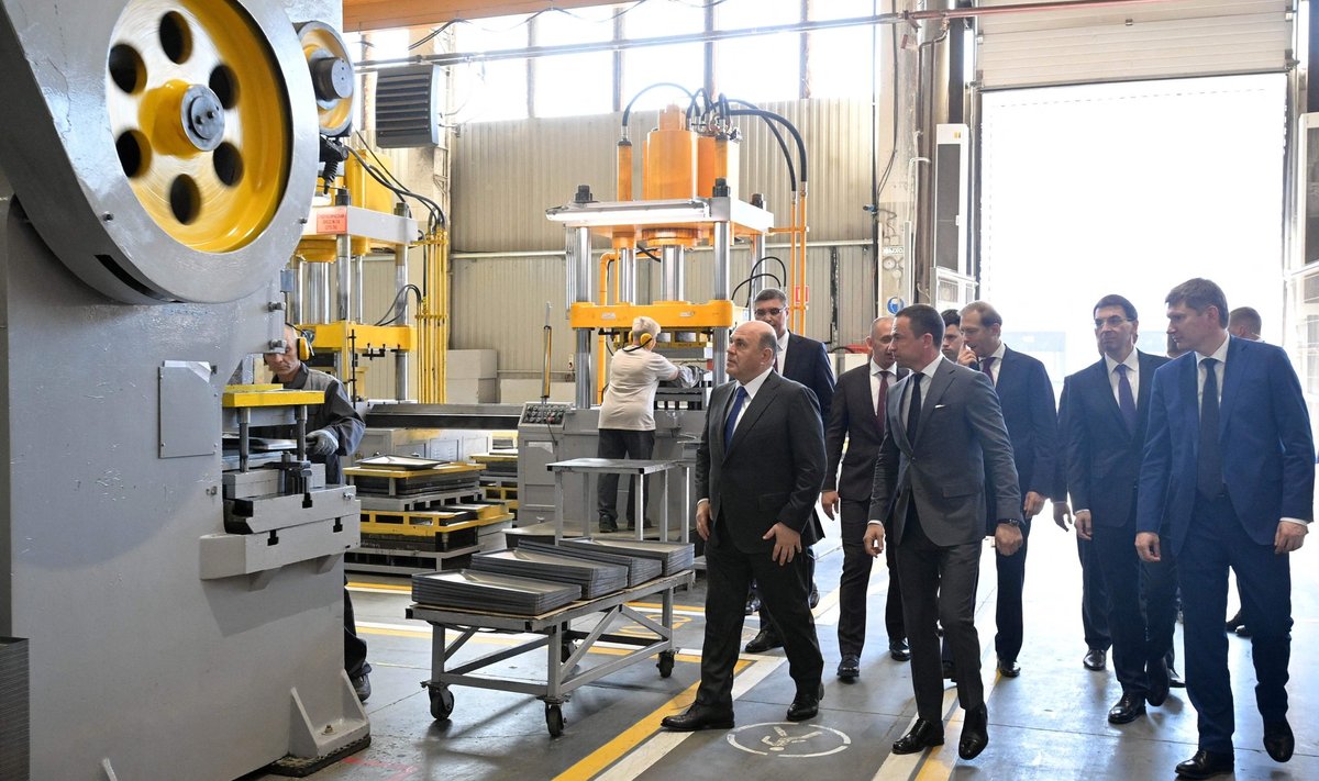Venemaa peaminister Mihhail Mišustin juuni lõpus Iževski kütteseadmete tehases.