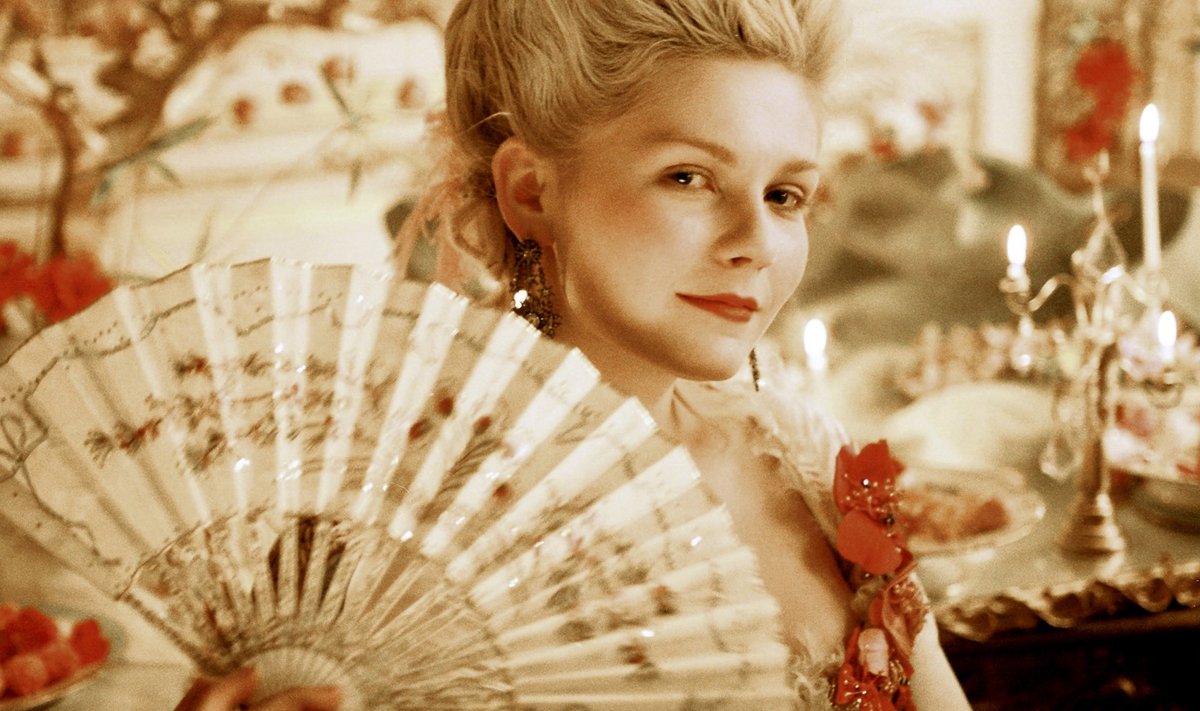 Marie Antoinette rollis Kirsten Dunst.