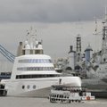 FOTOD: Vene oligarhi pöörase allveelaevast inspireeritud välimusega superjaht jõudis Londoni südamesse