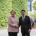 Зеленский и Меркель встретились в Берлине: канцлер Германии на грани обморока, президент Украины ни при чем