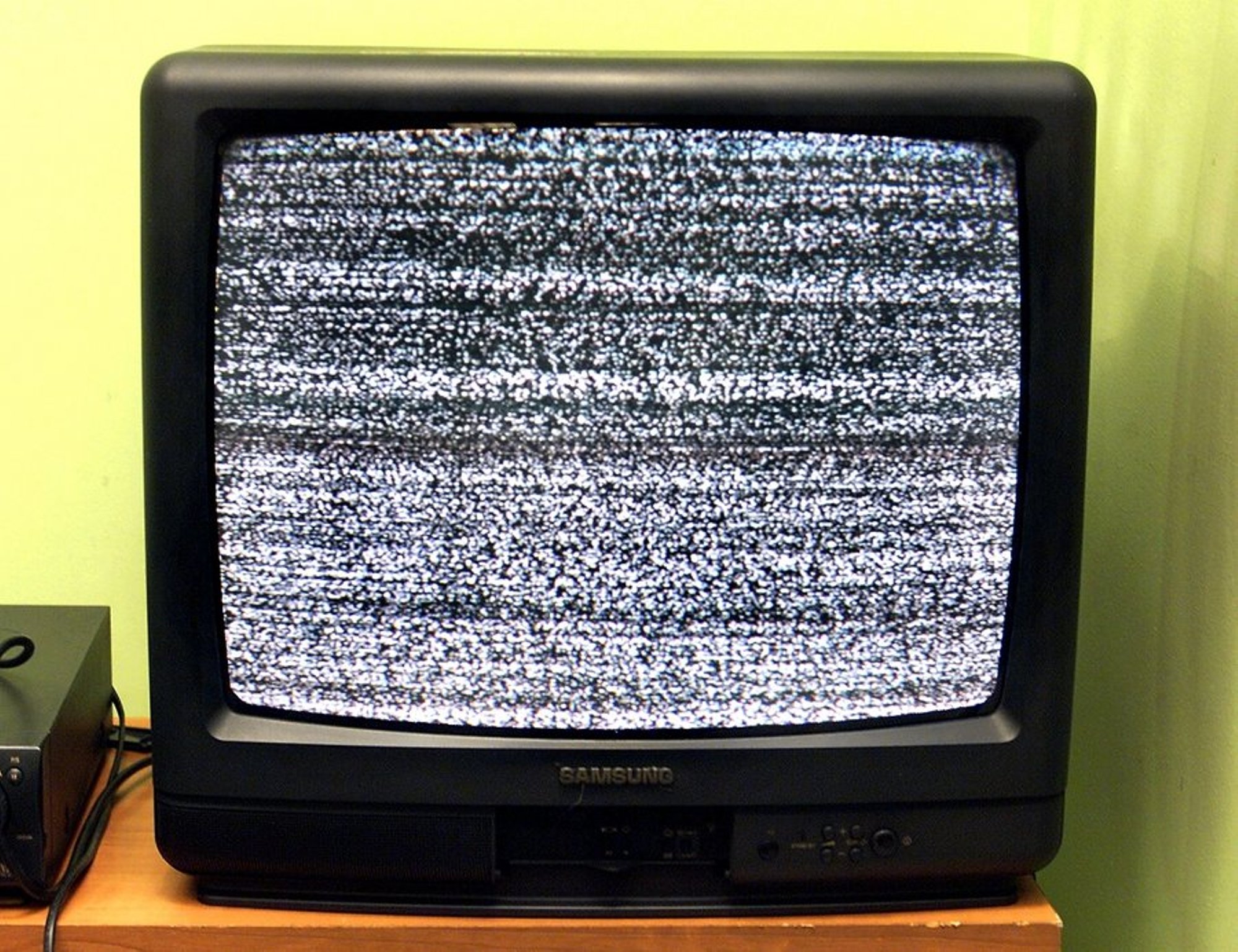 Старый телевизор с помехами
