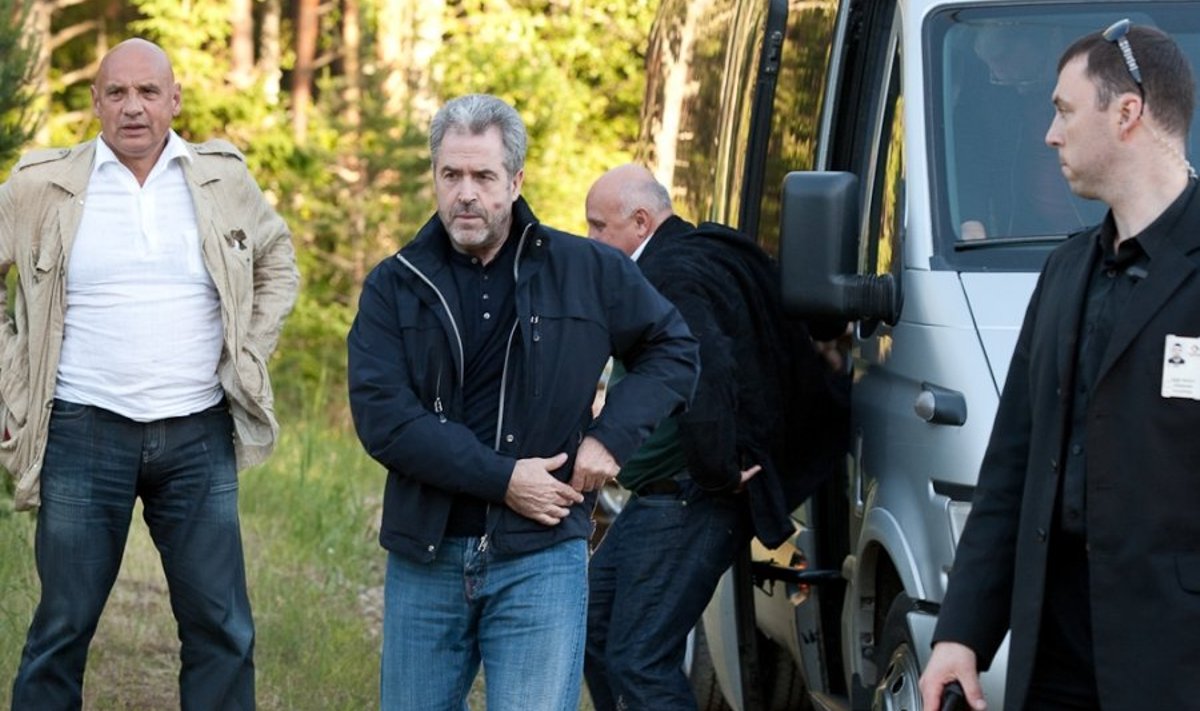 Sergei Petrov (keskel) Hundisilmal