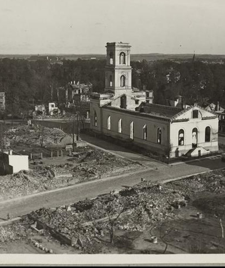 Sõjapurustused Tartus Tiigi tänavas, vaade linna veetornist Maarja kiriku varemetele 5. sept. 1941. a.