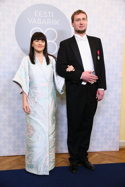 Poliitik ja diskor Heidy Purga on kleiti, mille valmistas talle 2016. aasta vastuvõtuks Karolin Kuusik, juba korduvalt uuesti kasutanud, kandes seda ka piduliku mantlina ja koos teksadega.