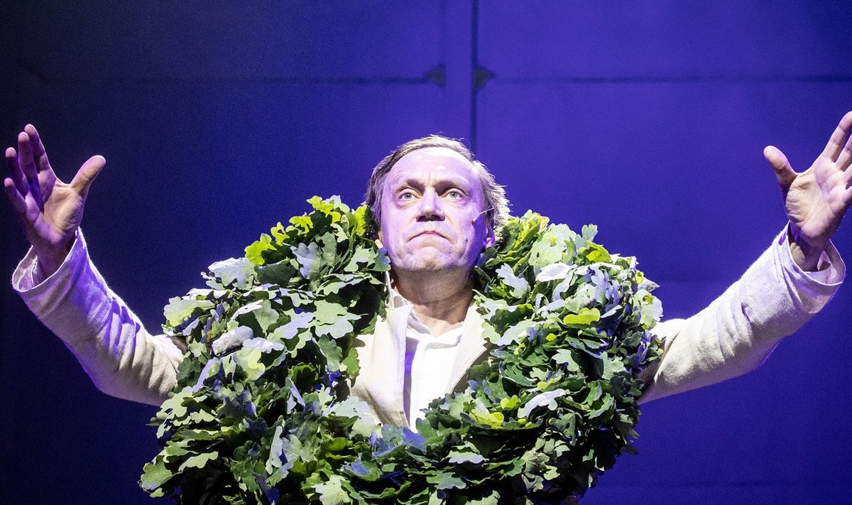 Kuigi „Hakkame, mehed, minema” on pigem vahetekstidega kontsert kui suurejooneline teatrisündmus, olid siingi oma mõjuvad hetked.