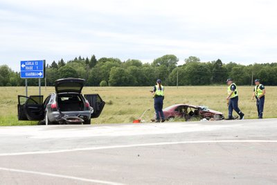 Saaremaal hukkus sõiduautode kokkupõrkes 50-aastane naine