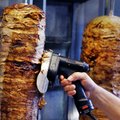 Helsingi kebabi-kohtade suur probleem: halvaks läinud liha igas viiendas söögikohas
