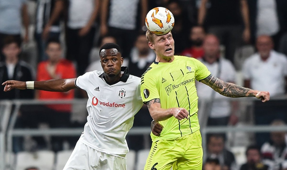Joonas Tamm (paremal) kohtumises Besiktase vastu