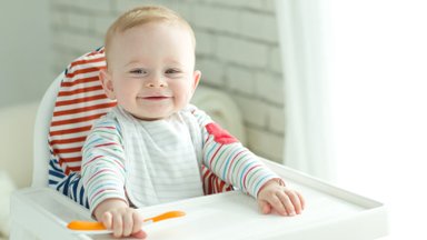 Viis põhjust, miks on väga oluline juba väikesele beebile viisakaid lauakombeid õpetada